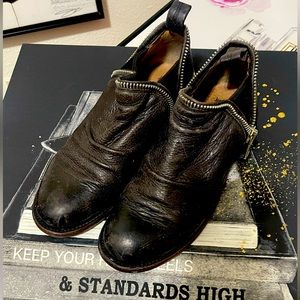 John Fluevog “Evers” hobo style Chelsea boots. Sz 8